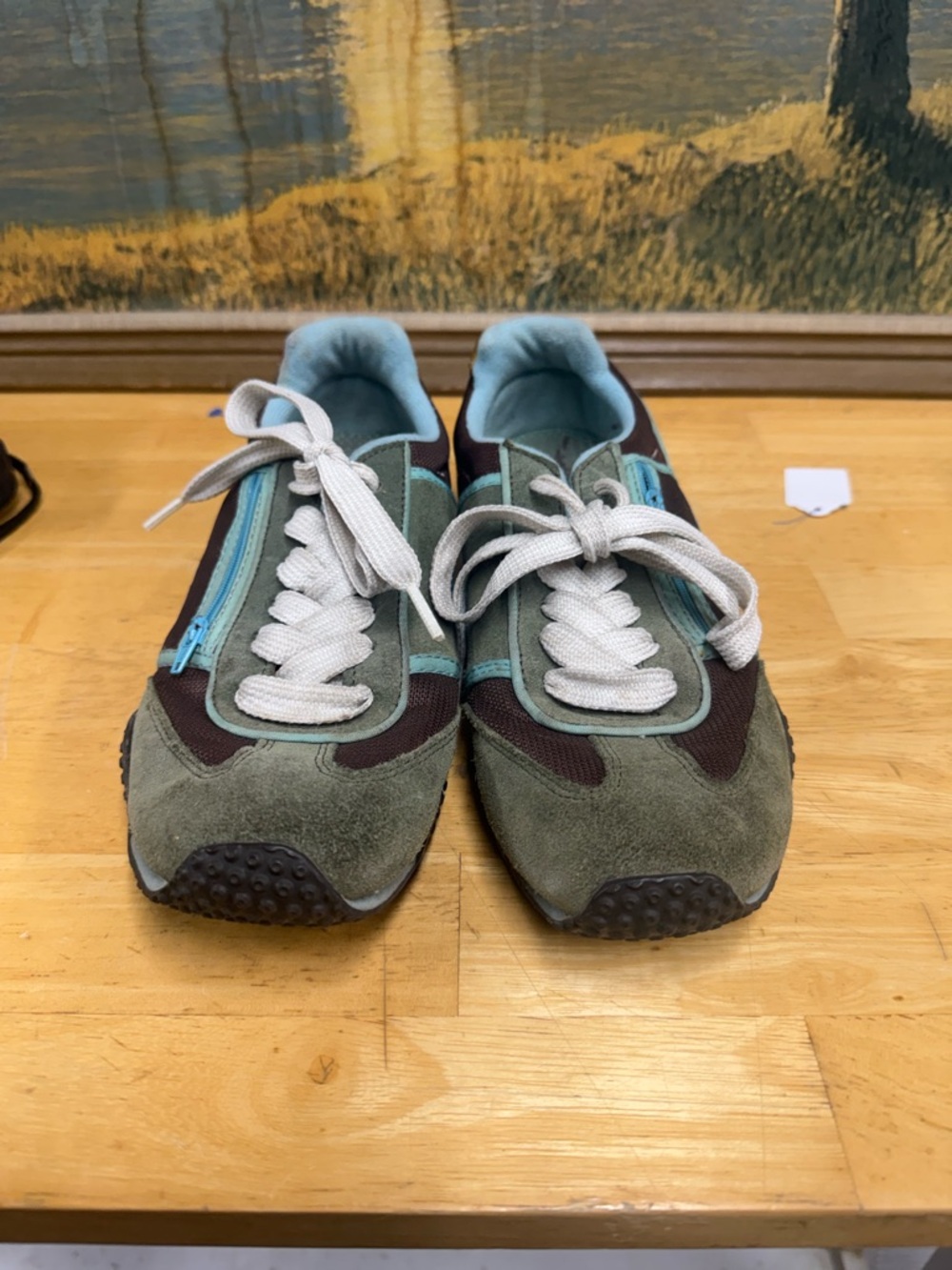 Kanga ROOS RUBY26 Olive Green Athletic Sneakers with Teal Accents, side zip Sz 7